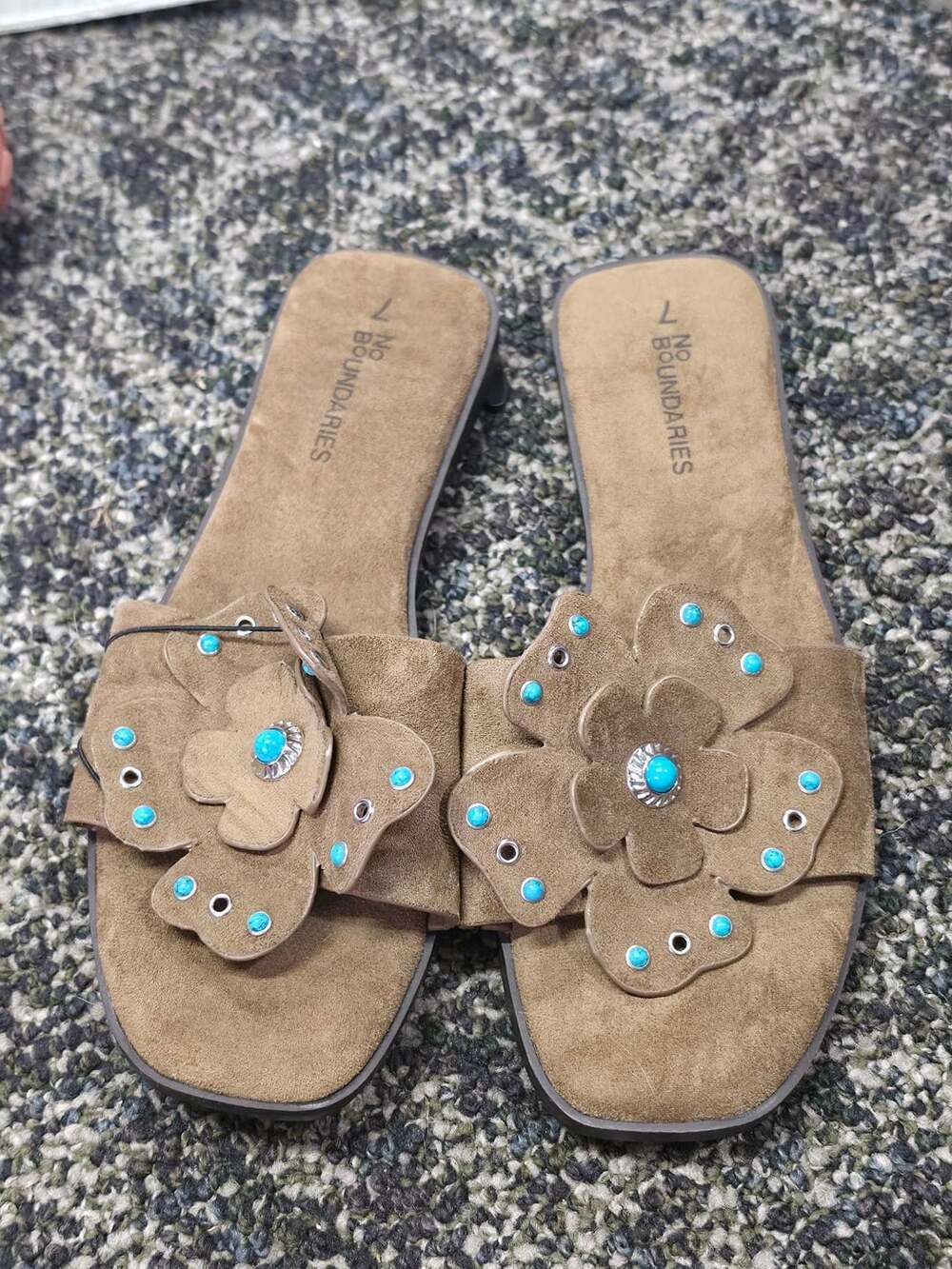 No Boundaries Studded Faux Suede Flower Slide Sandals Size 7 Brown